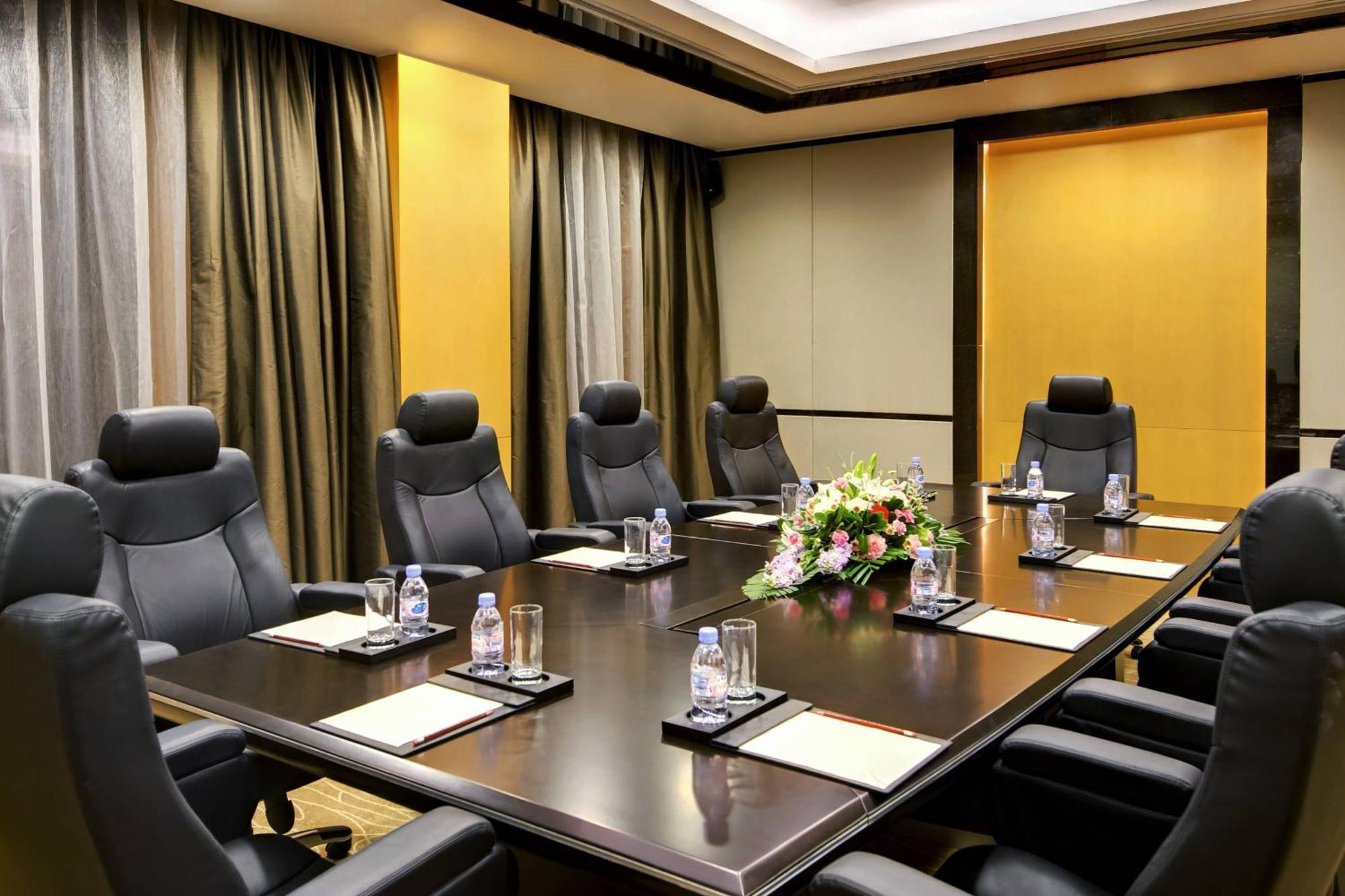 Sheraton Yantai Golden Beach Resort Bagian luar foto