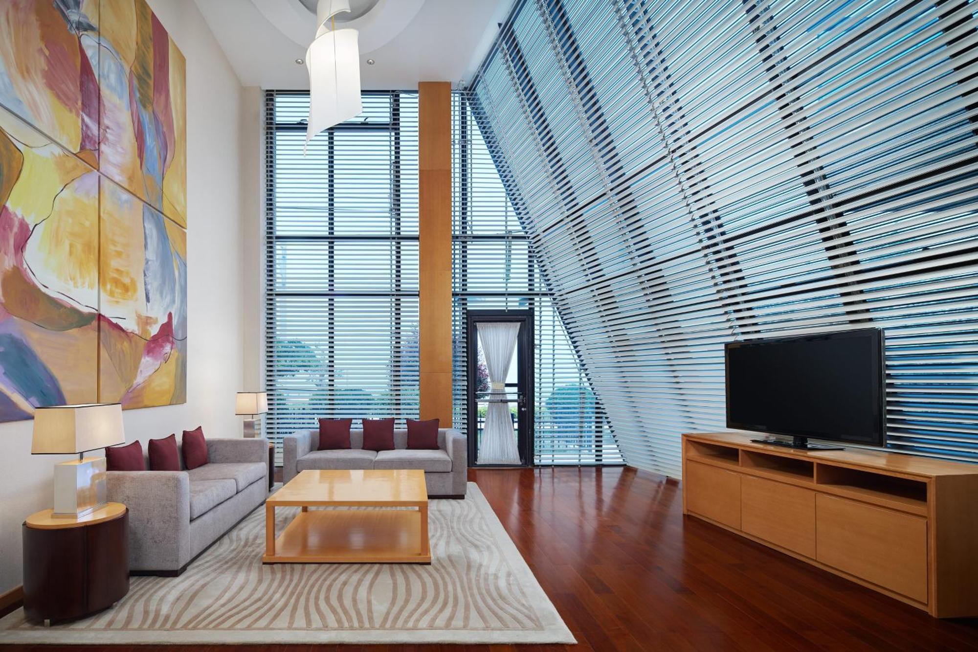 Sheraton Yantai Golden Beach Resort Bagian luar foto