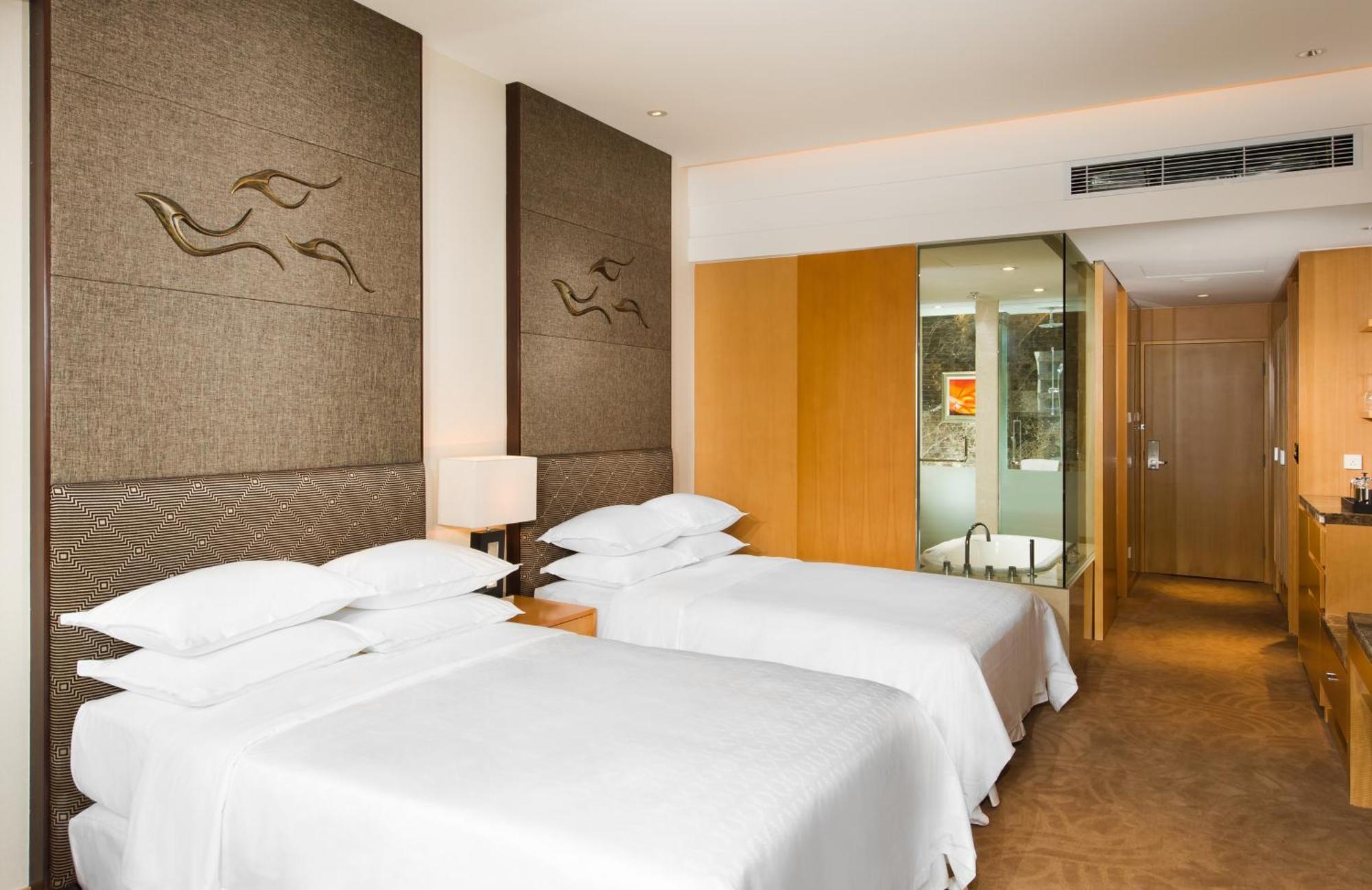 Sheraton Yantai Golden Beach Resort Bagian luar foto