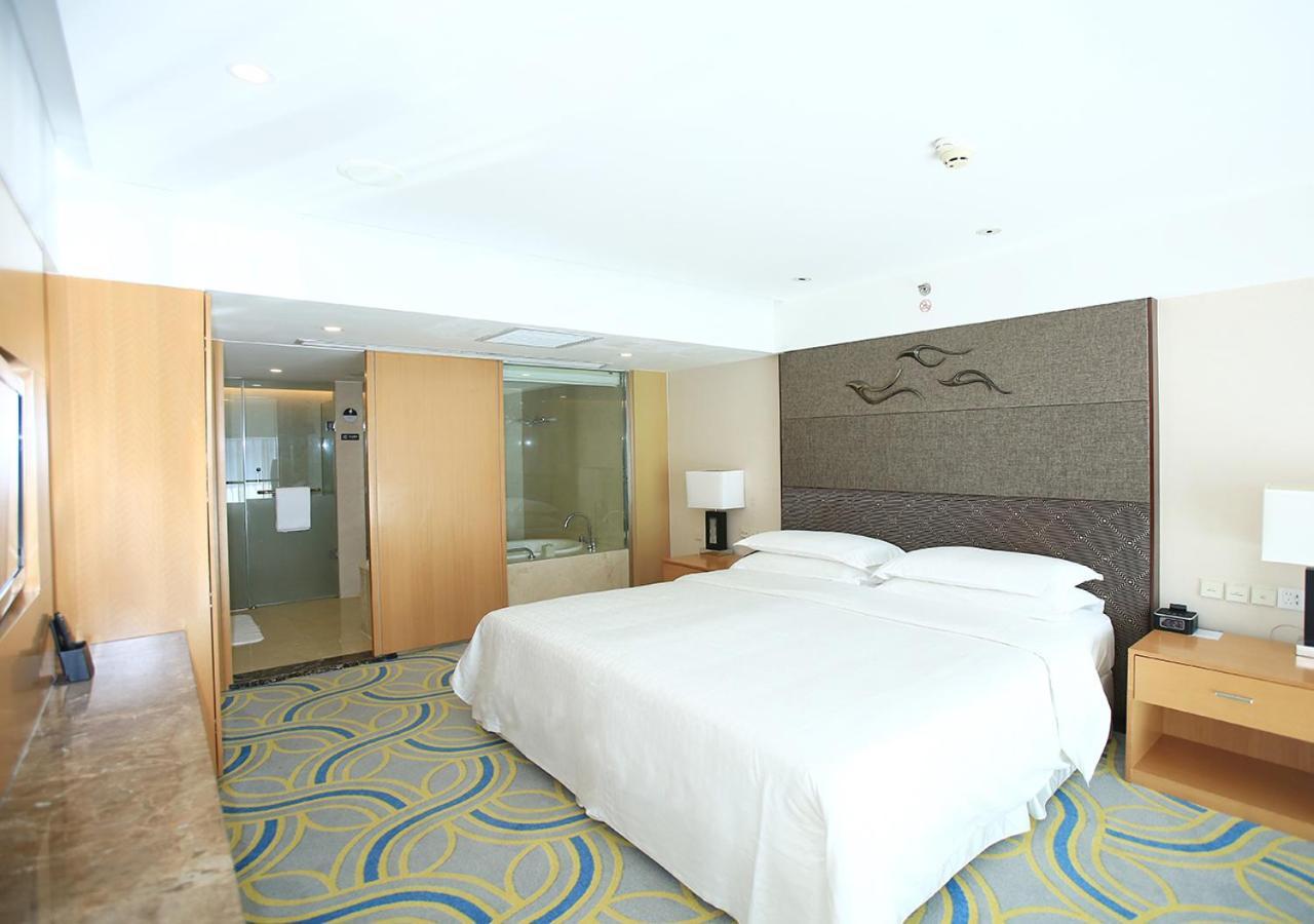 Sheraton Yantai Golden Beach Resort Bagian luar foto