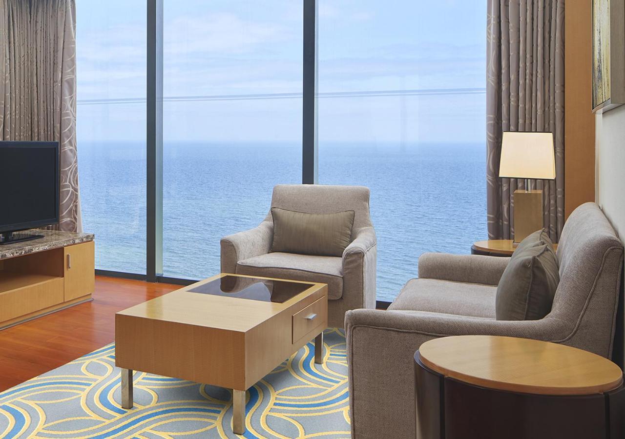 Sheraton Yantai Golden Beach Resort Bagian luar foto