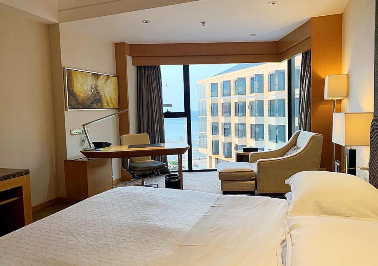 Sheraton Yantai Golden Beach Resort Bagian luar foto